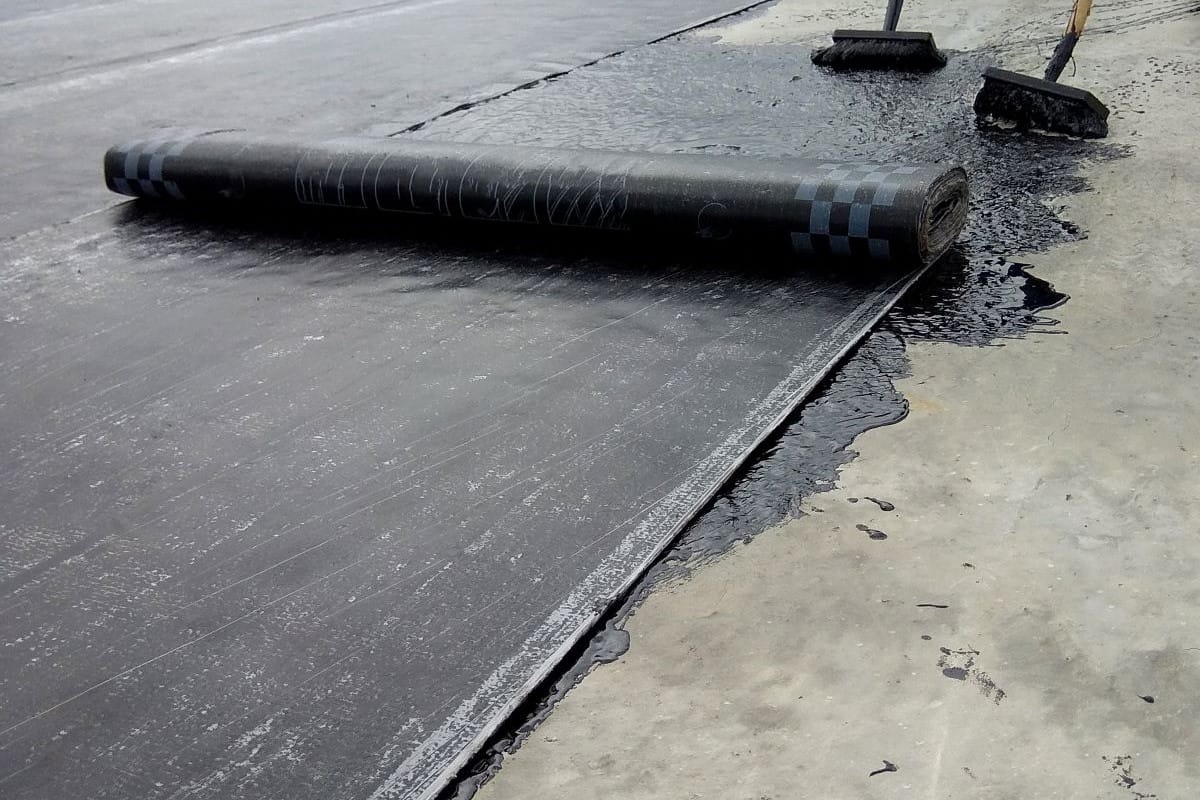 Impermeabilizar en obra negra o gris: ¿cuál es mejor?
